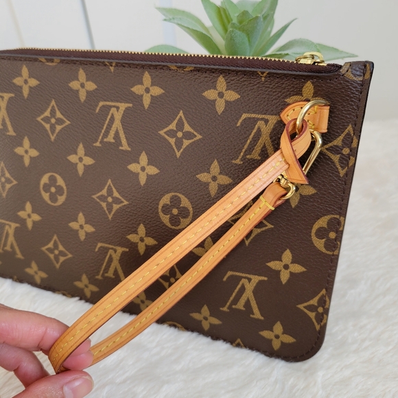 🍁 LOUIS VUITTON Neverfull Monogram GM/MM Clutch/ Wristlet/ Crossbody - Picture 6 of 16